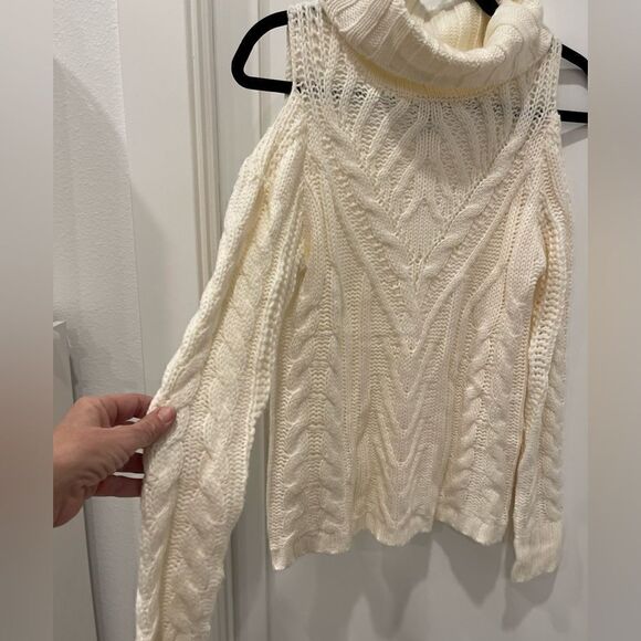 NEW American Rag Turtleneck Cold Shoulder Cream Sweater.Size S - Picture 7 of 11